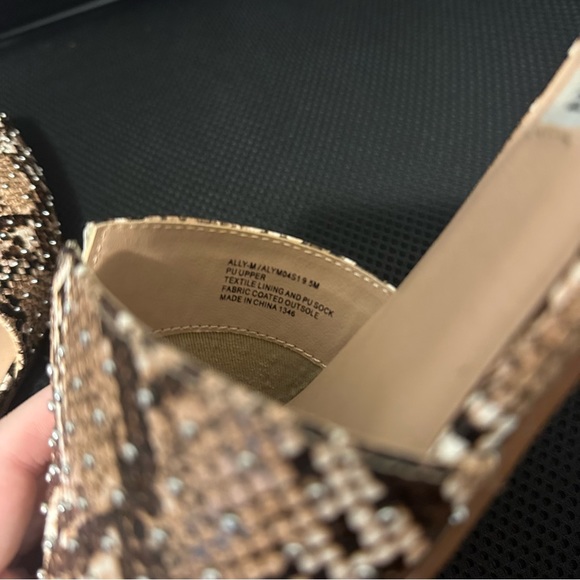 Steve Madden Snake Slide On Flats, Size 9.5 Womens - Picture 2 of 5